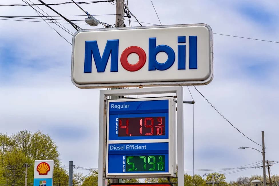 US Gas Prices Jump to $4.27 After Strikes on Iran; Diesel Could Top $6 — Trump Predicts Post‑Election Drop